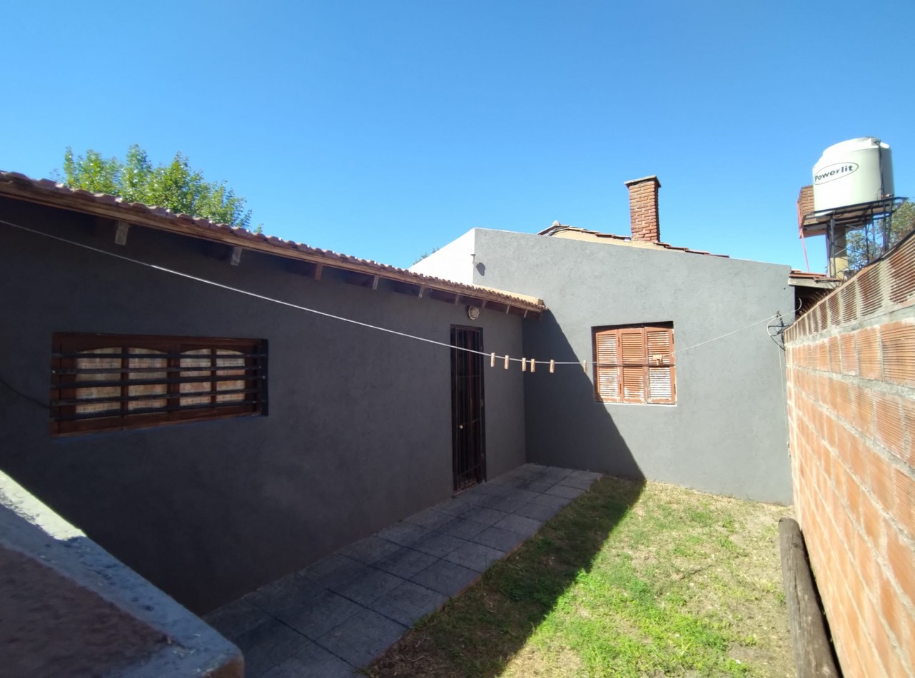 CASA EN VENTA EN COSTA AZUL DOS HABITACIONES ESPACIO VERDE PATIO CON PARRILLA