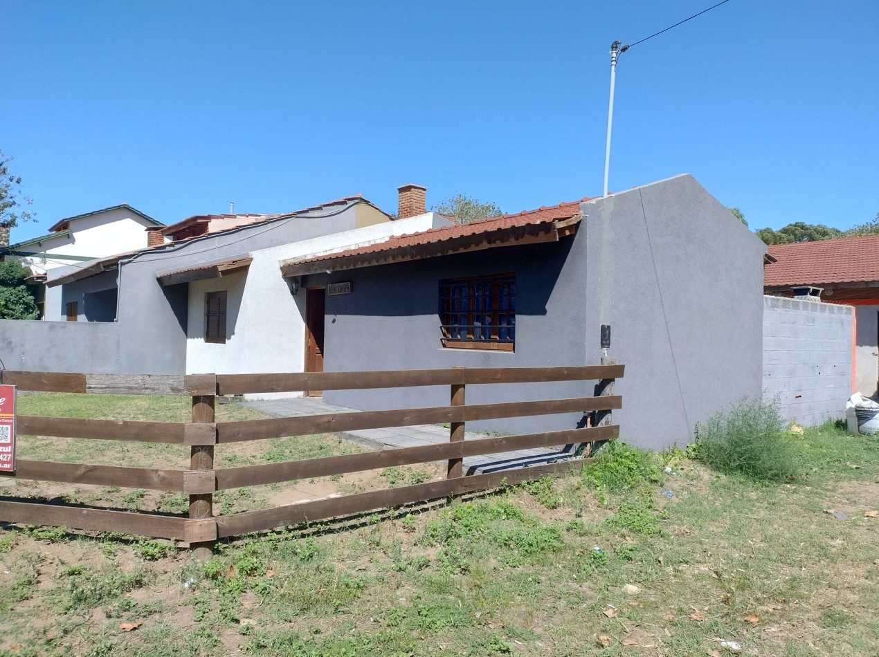 CASA EN VENTA EN COSTA AZUL DOS HABITACIONES ESPACIO VERDE PATIO CON PARRILLA