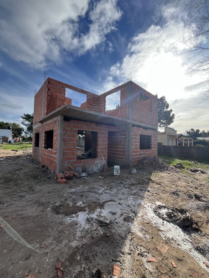 PH TIPO CASA EN POZO MAR DE AJO BARRIO SAN RAFAEL 3 HABITACIONES 2 BAÑOS PATIO CON PARRILLA