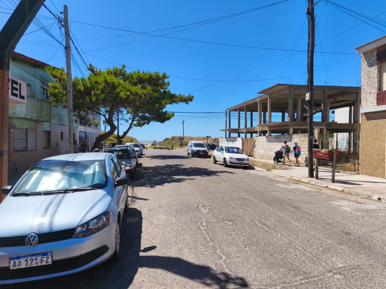 DEPARTAMENTO EN VENTA EN MAR DE AJO A 50MTS DEL MAR CON GAS NATURAL CONECTADO MUY LUMINOSO TODO PLANTA BAJA