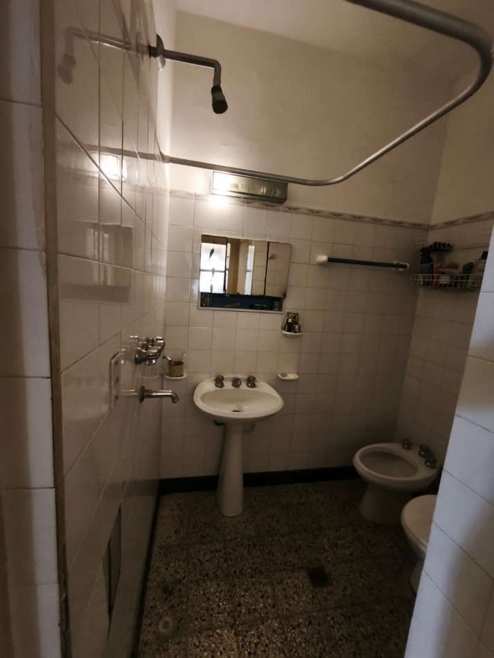 DEPARTAMENTO EN VENTA EN MAR DE AJO A 50MTS DEL MAR CON GAS NATURAL CONECTADO MUY LUMINOSO TODO PLANTA BAJA