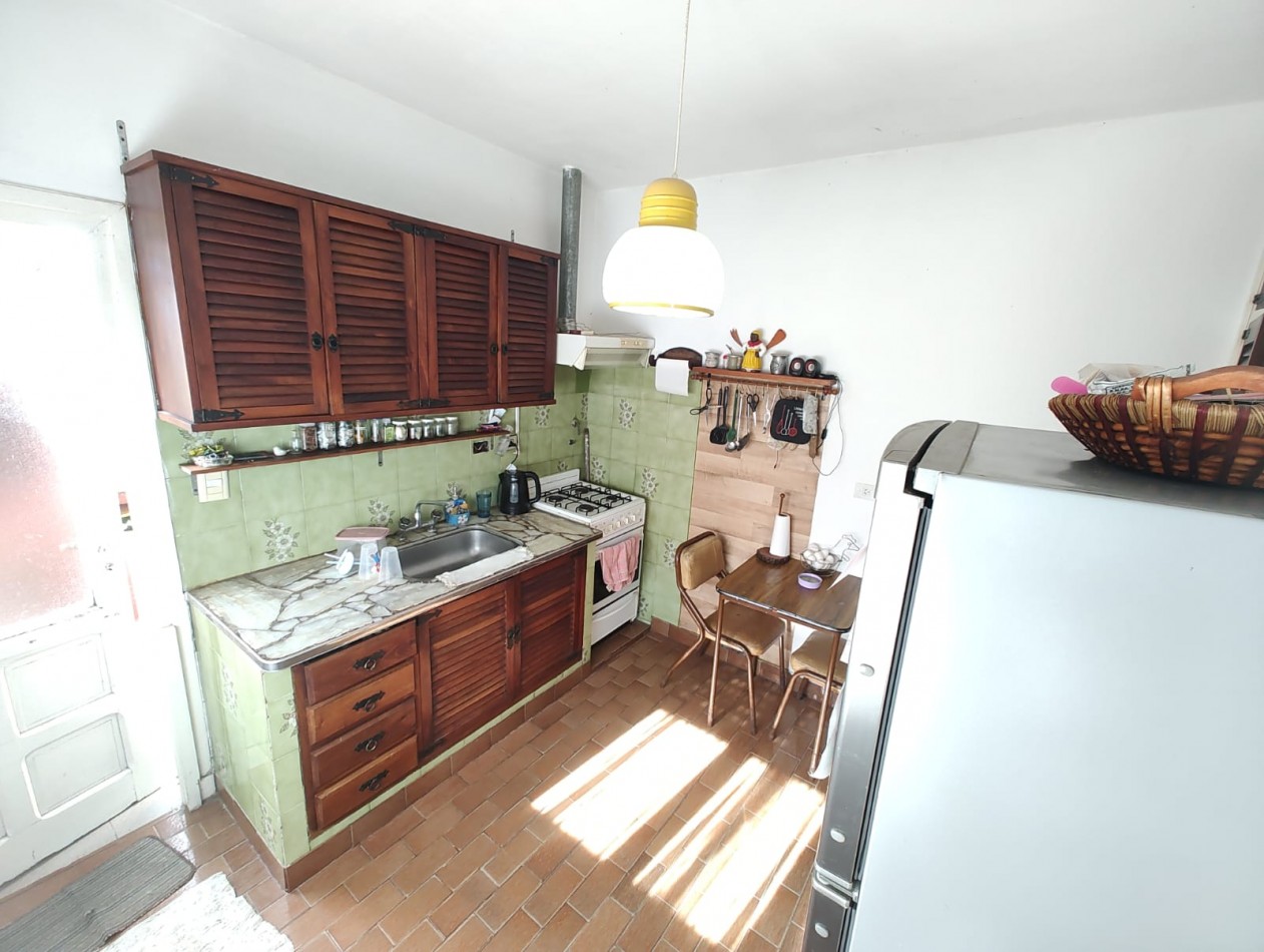 DEPARTAMENTO TRES AMBIENTES EN VENTA EN MAR DE AJO CON GAS NATURAL COCHERA 