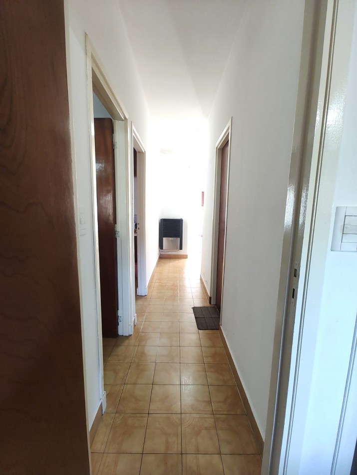 DEPARTAMENTO TRES AMBIENTES EN VENTA EN MAR DE AJO CON GAS NATURAL COCHERA 