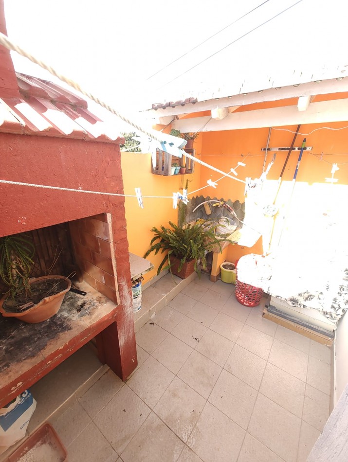 DEPARTAMENTO TRES AMBIENTES EN VENTA EN MAR DE AJO CON GAS NATURAL COCHERA 