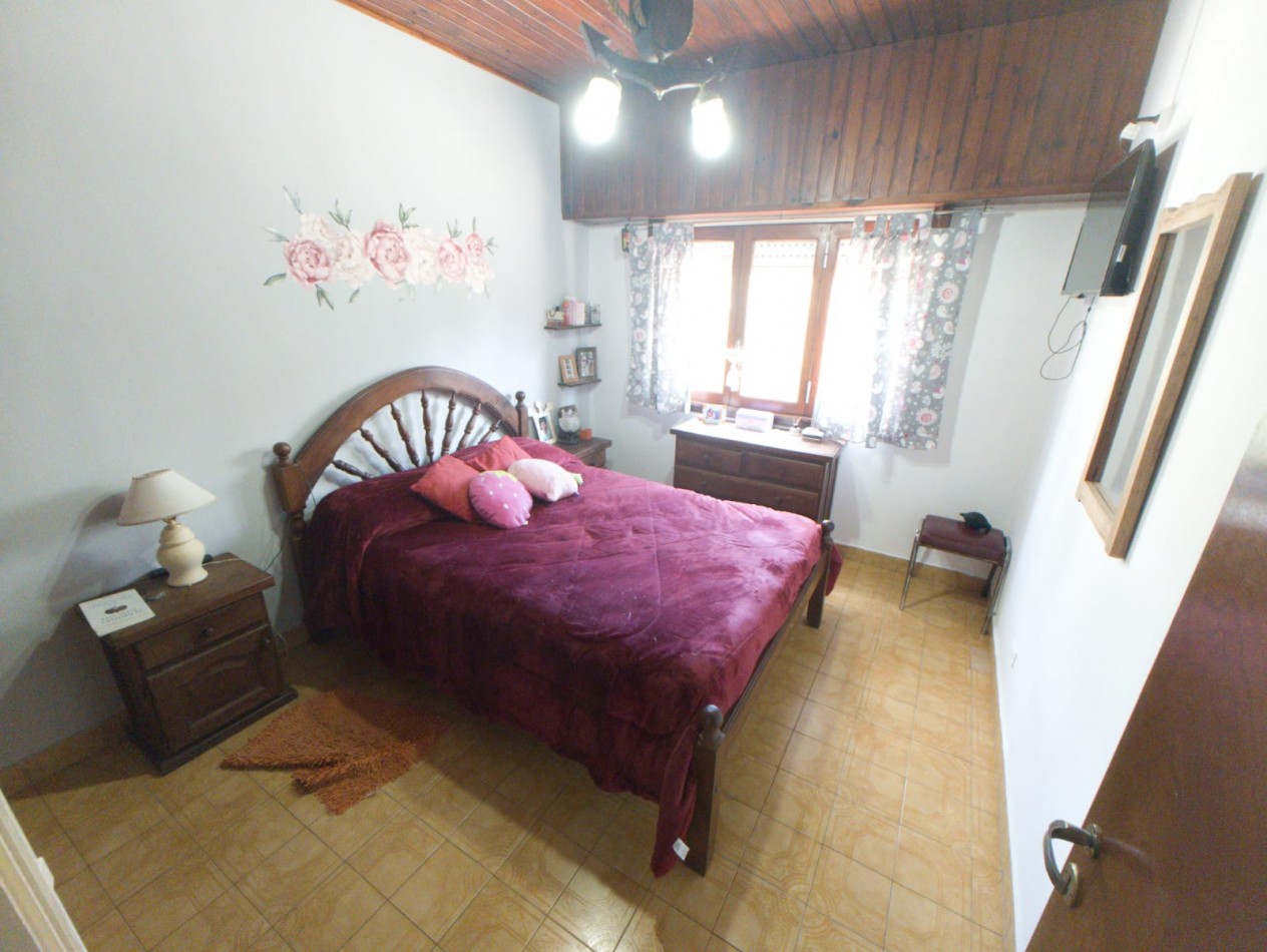 DEPARTAMENTO TRES AMBIENTES EN VENTA EN MAR DE AJO CON GAS NATURAL COCHERA 