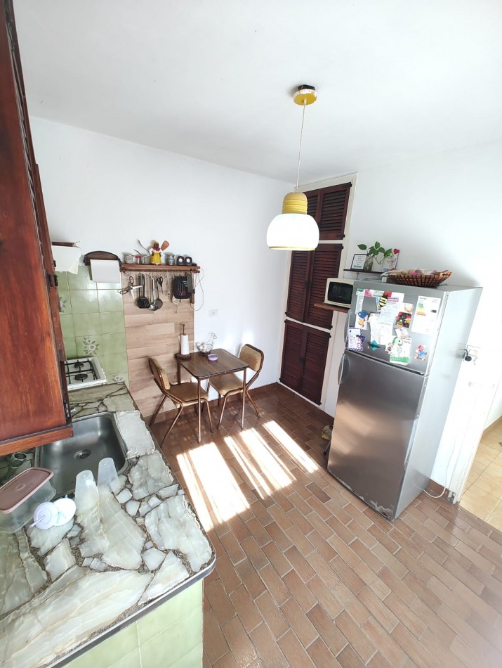 DEPARTAMENTO TRES AMBIENTES EN VENTA EN MAR DE AJO CON GAS NATURAL COCHERA 