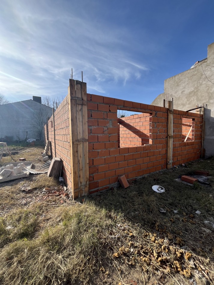 DEPARTAMENTO EN POZO EN MAR DE AJO 3 AMBIENTES CON ESPACIO VEHICULAR
