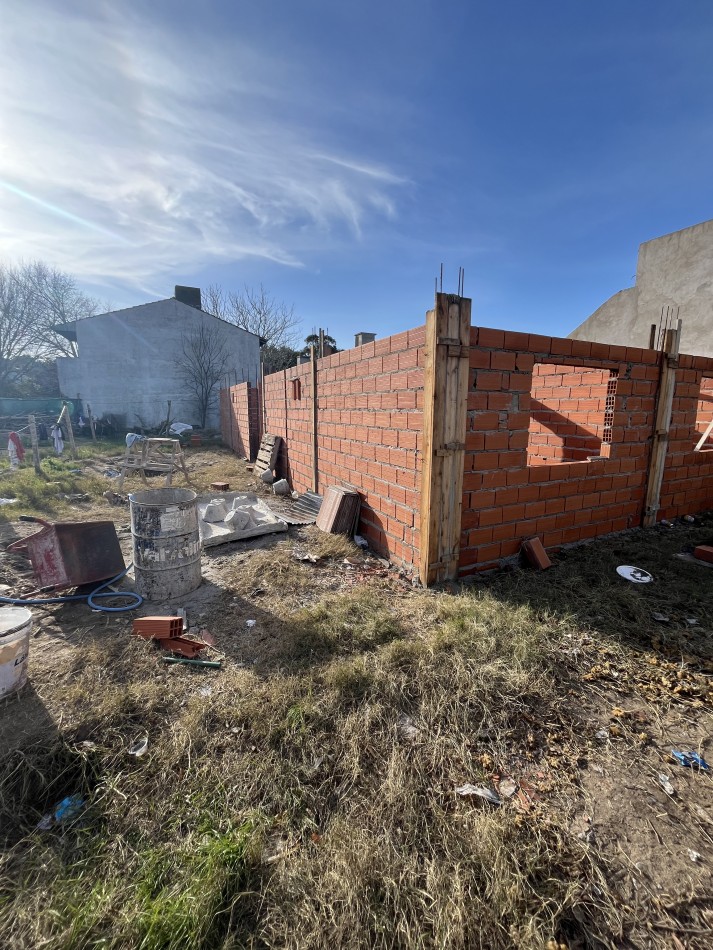 DEPARTAMENTO EN POZO EN MAR DE AJO 3 AMBIENTES CON ESPACIO VEHICULAR