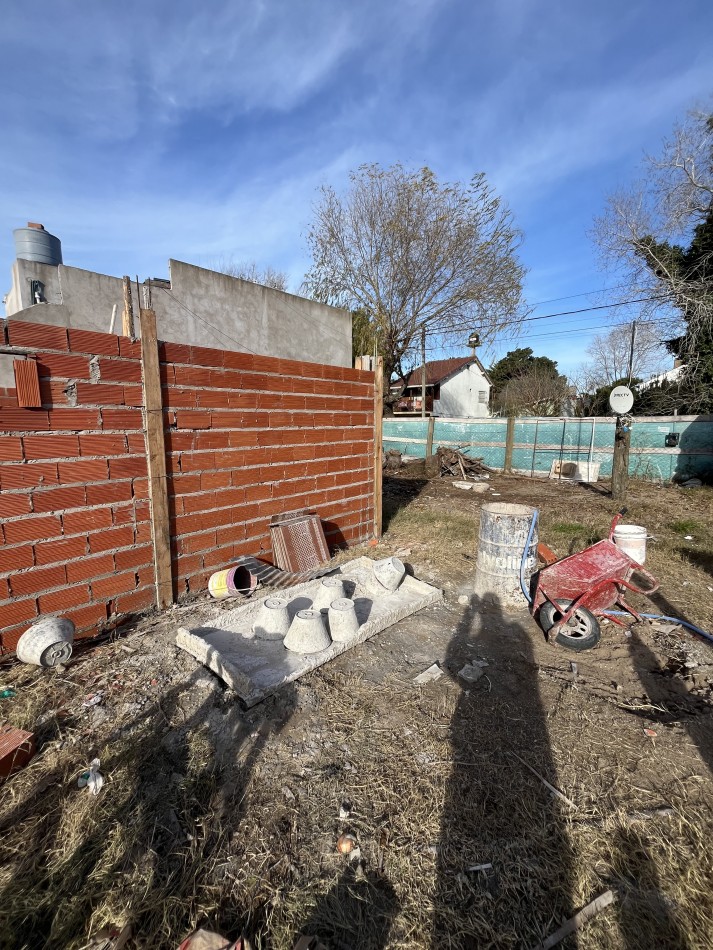 DEPARTAMENTO EN POZO EN MAR DE AJO 3 AMBIENTES CON ESPACIO VEHICULAR