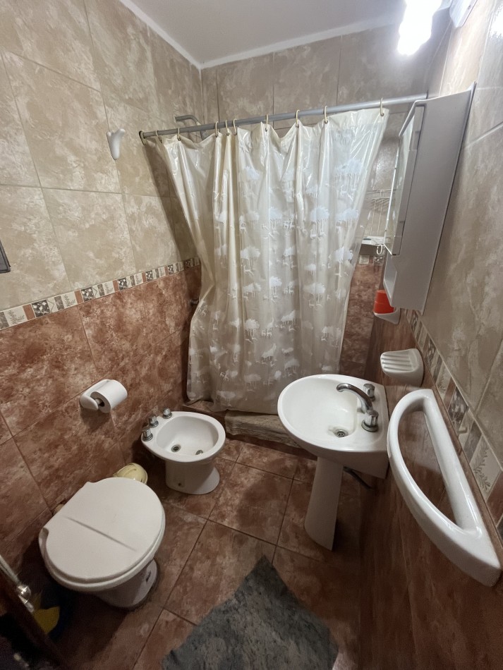 Departamento 2 Ambientes Centro De Mar De Ajo A 100mts Del Mar Primer Piso Con Ascensor Con Amplio Patio Cerrado Y Parrilla