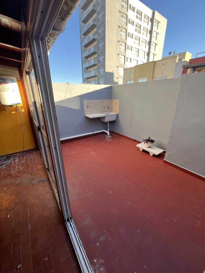 Departamento 2 Ambientes Centro De Mar De Ajo A 100mts Del Mar Primer Piso Con Ascensor Con Amplio Patio Cerrado Y Parrilla
