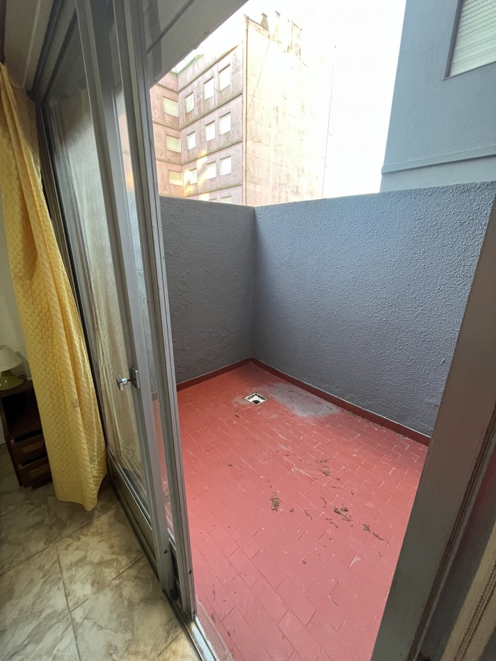 Departamento 2 Ambientes Centro De Mar De Ajo A 100mts Del Mar Primer Piso Con Ascensor Con Amplio Patio Cerrado Y Parrilla
