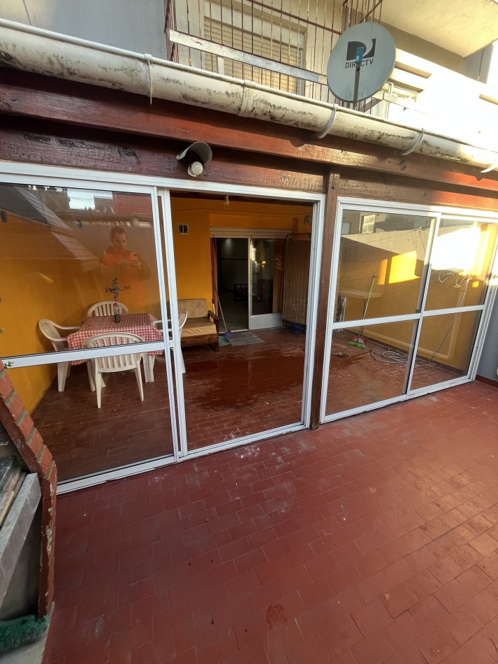 Departamento 2 Ambientes Centro De Mar De Ajo A 100mts Del Mar Primer Piso Con Ascensor Con Amplio Patio Cerrado Y Parrilla