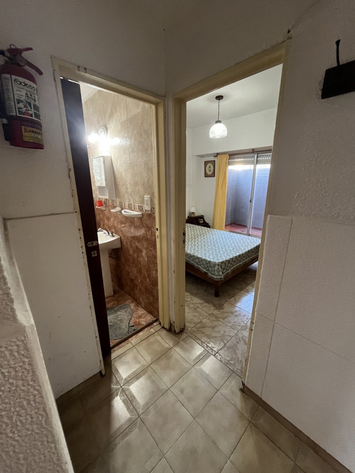 Departamento 2 Ambientes Centro De Mar De Ajo A 100mts Del Mar Primer Piso Con Ascensor Con Amplio Patio Cerrado Y Parrilla