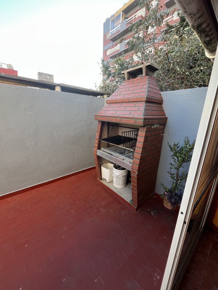 Departamento 2 Ambientes Centro De Mar De Ajo A 100mts Del Mar Primer Piso Con Ascensor Con Amplio Patio Cerrado Y Parrilla