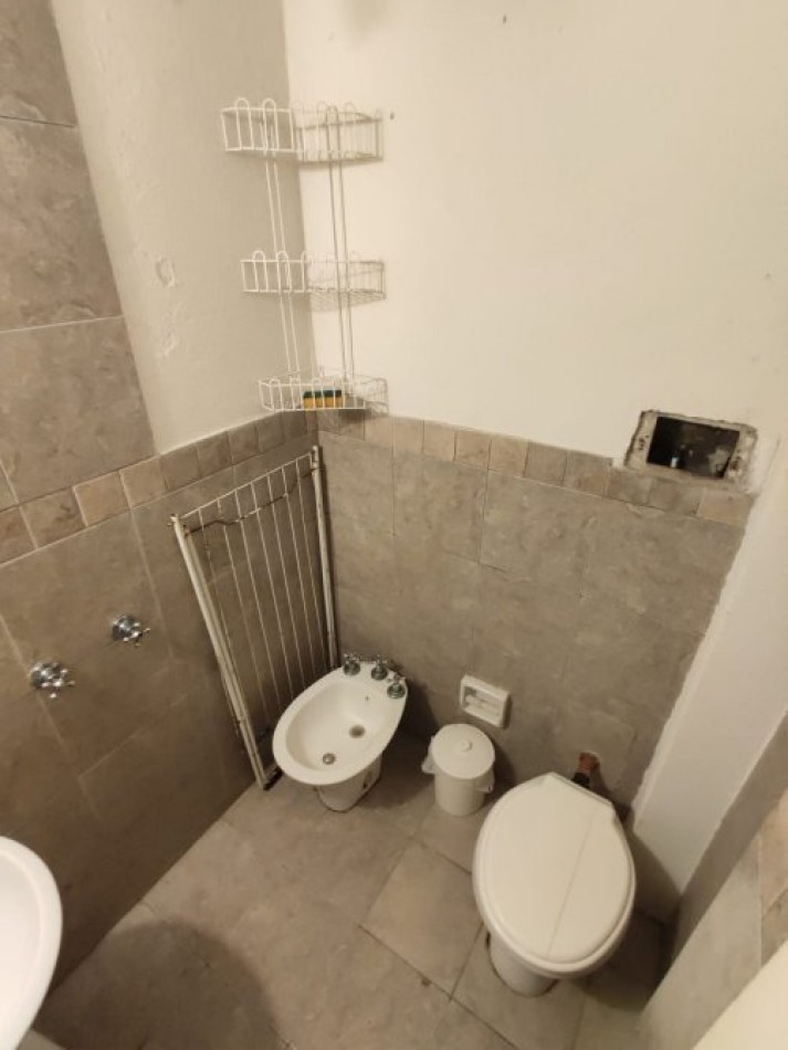 DUPLEX EN VENTA EN MAR DE AJO A 150MTS DEL MAR MUY BUEN ESTADO GENERAL 