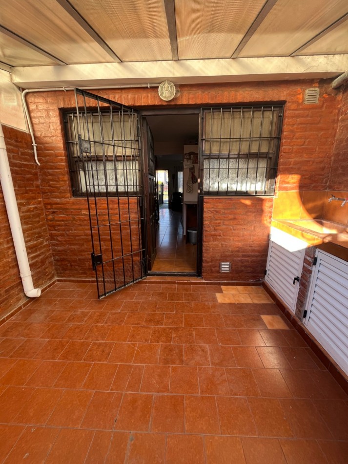 DUPLEX EN MAR DE AJO CON GAS NATURAL AL FRENTE PATIO CON PARRILLA
