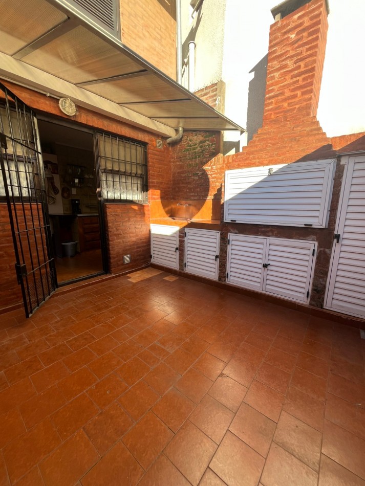 DUPLEX EN MAR DE AJO CON GAS NATURAL AL FRENTE PATIO CON PARRILLA