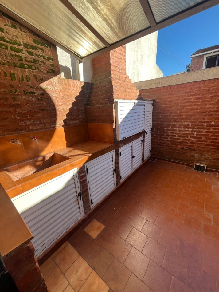 DUPLEX EN MAR DE AJO CON GAS NATURAL AL FRENTE PATIO CON PARRILLA