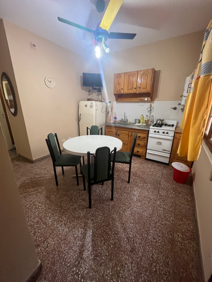 DEPARTAMENTO EN VENTA EN MAR DE AJO 2 AMBIENTES CON GAS NATURAL BALCON A LA CALLE