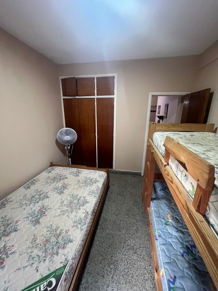DEPARTAMENTO EN VENTA EN MAR DE AJO 2 AMBIENTES CON GAS NATURAL BALCON A LA CALLE