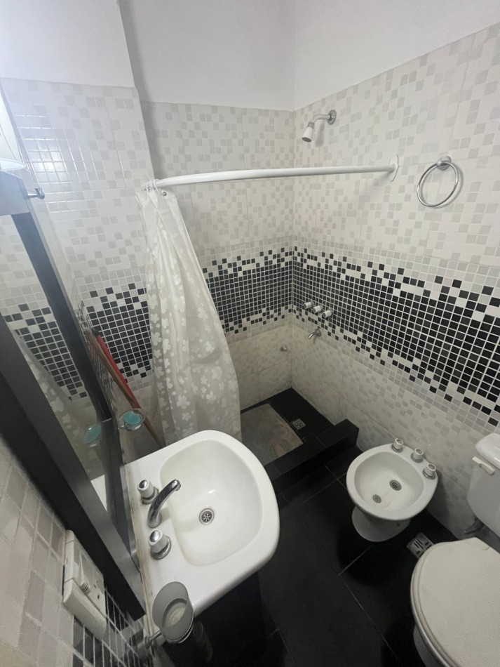 DEPARTAMENTO EN VENTA EN MAR DE AJO 2 AMBIENTES CON GAS NATURAL BALCON A LA CALLE