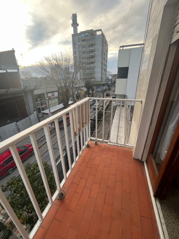 DEPARTAMENTO EN VENTA EN MAR DE AJO 2 AMBIENTES CON GAS NATURAL BALCON A LA CALLE