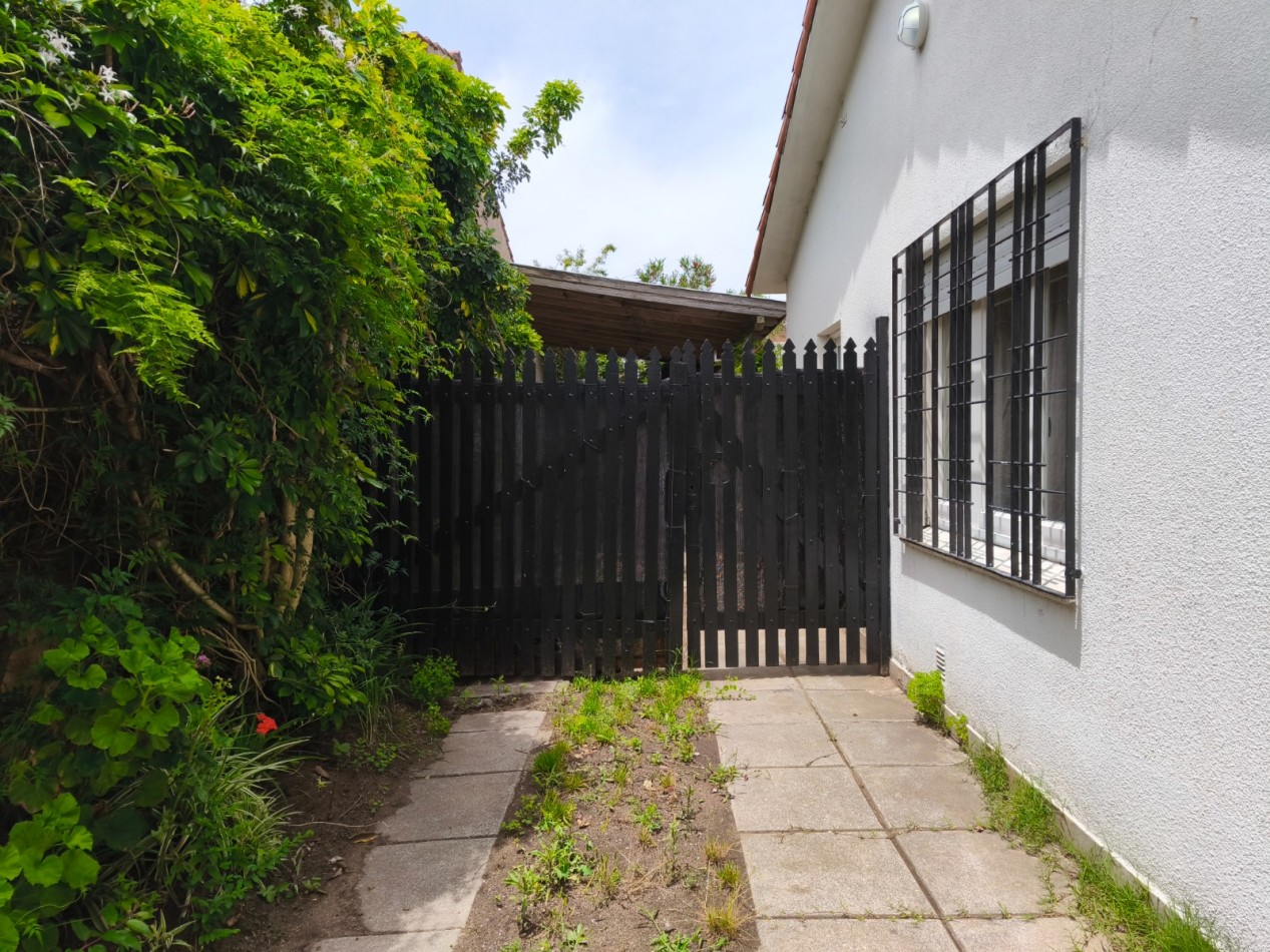 CASA EN VENTA EN MAR DE AJO PLANTA BAJA CON GAS NATURAL Y COCHERA