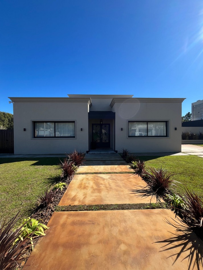 HERMOSA CASA EN VENTA EN MAR DE AJO ESTILO MODERNO