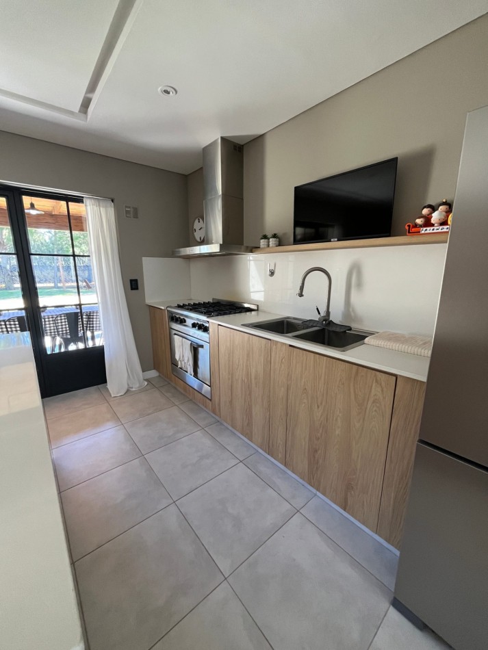 HERMOSA CASA EN VENTA EN MAR DE AJO ESTILO MODERNO