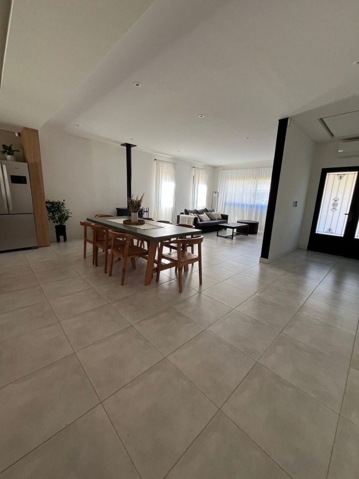 HERMOSA CASA EN VENTA EN MAR DE AJO ESTILO MODERNO