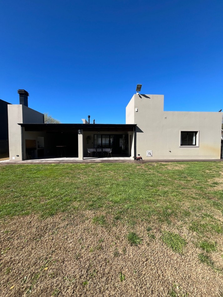 HERMOSA CASA EN VENTA EN MAR DE AJO ESTILO MODERNO