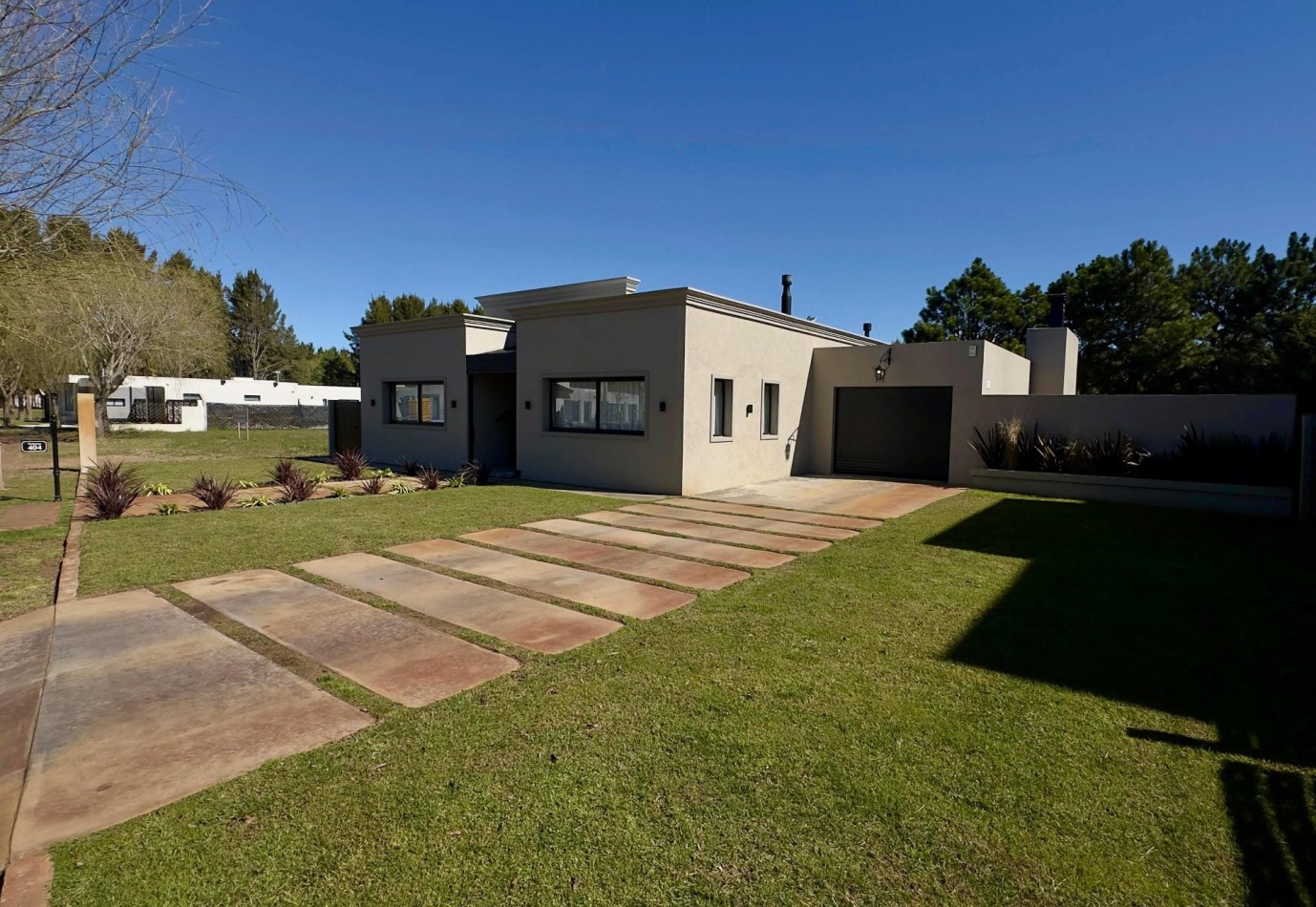 HERMOSA CASA EN VENTA EN MAR DE AJO ESTILO MODERNO