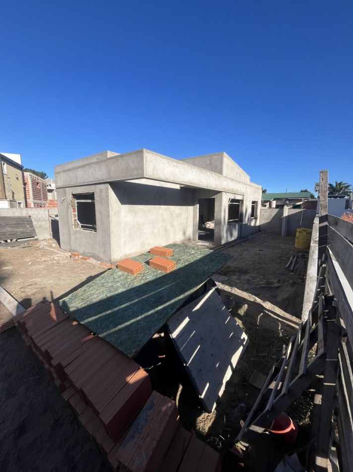 CASA EN POZO EN MAR DE AJO BARRIO SAN RAFAEL 3 DORMITORIOS 2 BAÑOS TODO PLANTA BAJA