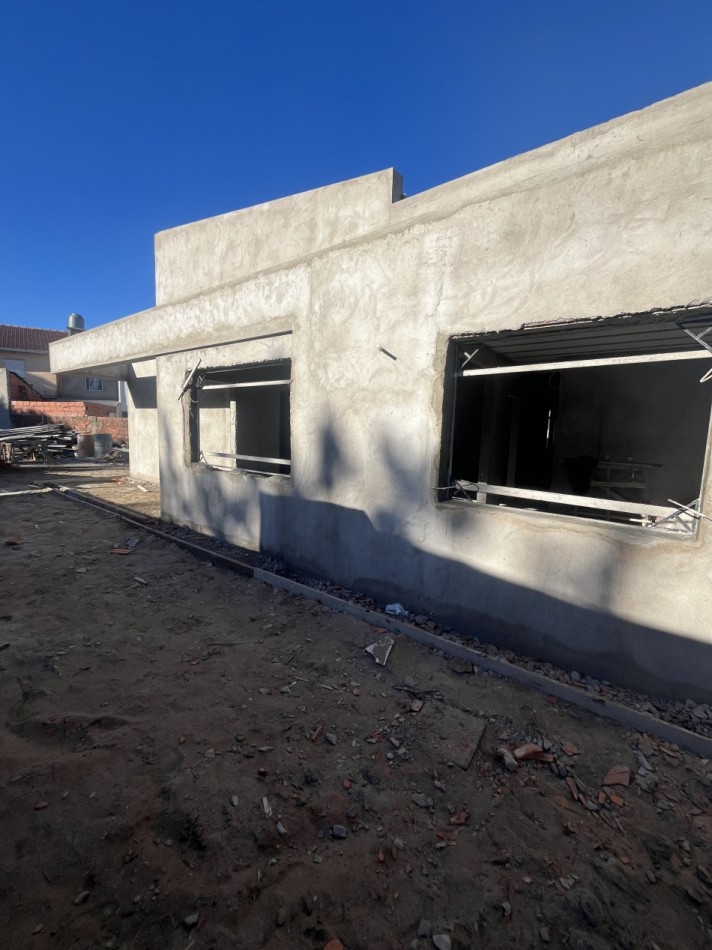 CASA EN POZO EN MAR DE AJO BARRIO SAN RAFAEL 3 DORMITORIOS 2 BAÑOS TODO PLANTA BAJA