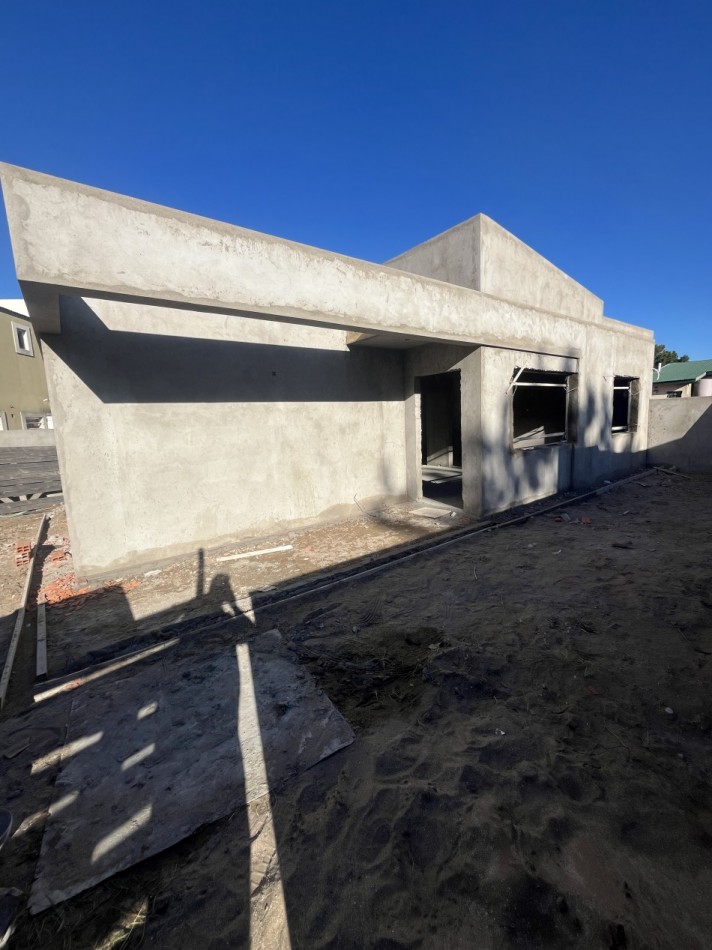 CASA EN POZO EN MAR DE AJO BARRIO SAN RAFAEL 3 DORMITORIOS 2 BAÑOS TODO PLANTA BAJA