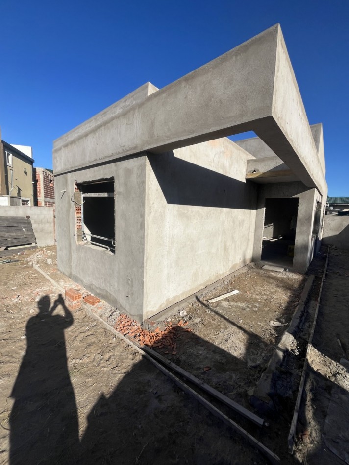 CASA EN POZO EN MAR DE AJO BARRIO SAN RAFAEL 3 DORMITORIOS 2 BAÑOS TODO PLANTA BAJA