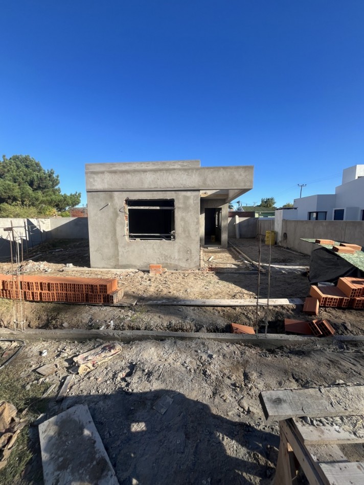 CASA EN POZO EN MAR DE AJO BARRIO SAN RAFAEL 3 DORMITORIOS 2 BAÑOS TODO PLANTA BAJA