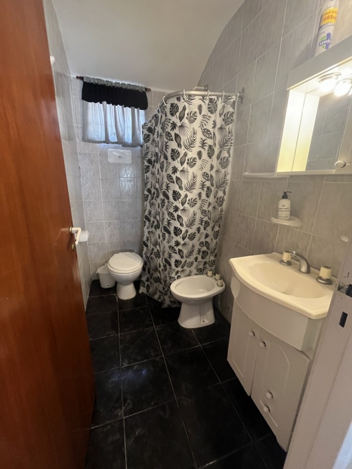 DEPARTAMENTO EN VENTA EN MAR DE AJO CON GAS NATURAL ZONA CENTRO A TRES CUADRAS DEL MAR