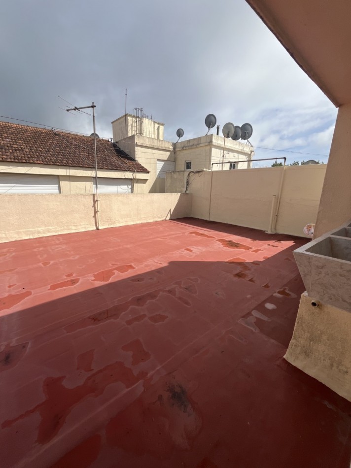 DEPARTAMENTO EN VENTA EN MAR DE AJO CON GAS NATURAL ZONA CENTRO A TRES CUADRAS DEL MAR