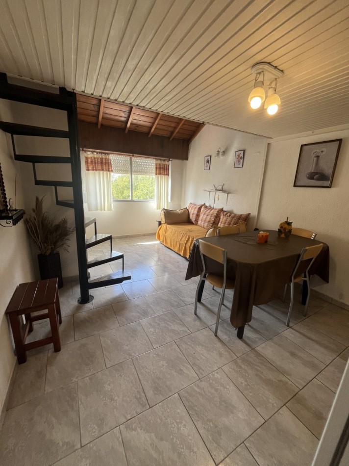 DEPARTAMENTO EN VENTA EN MAR DE AJO CON GAS NATURAL ZONA CENTRO A TRES CUADRAS DEL MAR