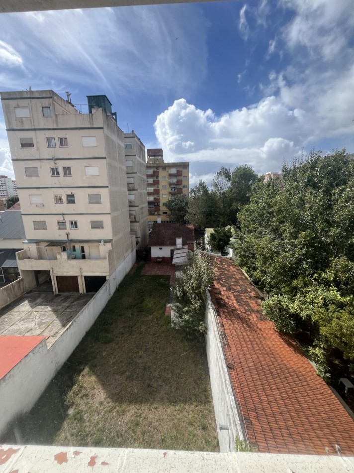 DEPARTAMENTO EN VENTA EN MAR DE AJO CON GAS NATURAL ZONA CENTRO A TRES CUADRAS DEL MAR