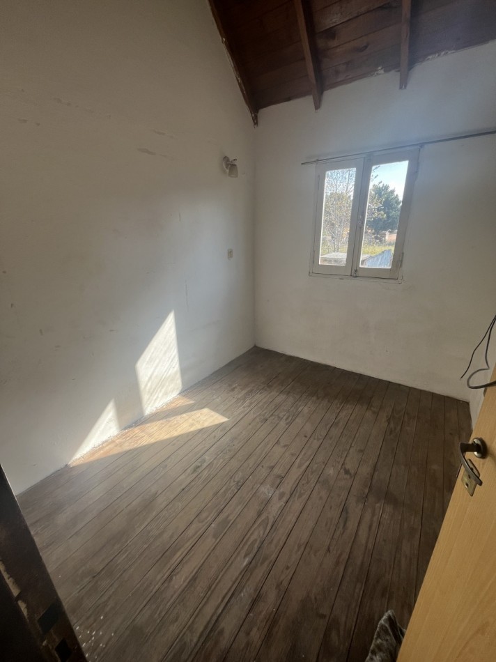 CASA EN VENTA EN SAN BERARDO 4 HABITACIONES GAS NATURAL CONECTADO CON DEPTO MONOAMBIENTE AL FRENTE