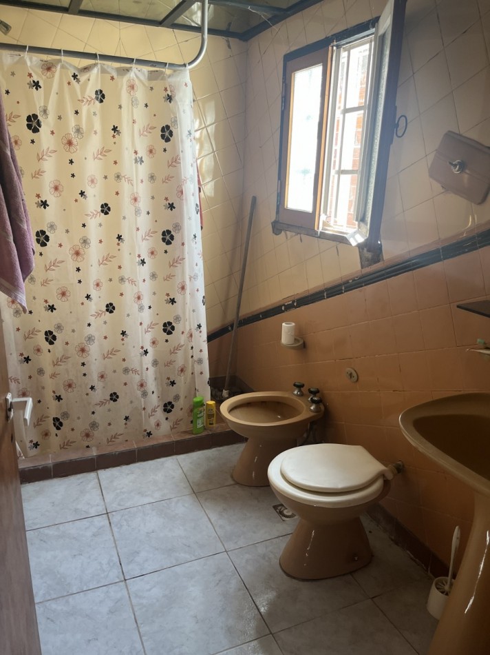 CASA EN VENTA EN SAN BERARDO 4 HABITACIONES GAS NATURAL CONECTADO CON DEPTO MONOAMBIENTE AL FRENTE
