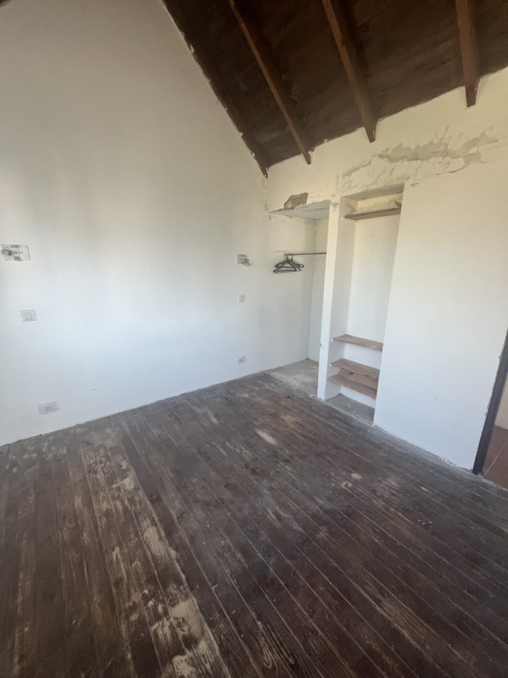 CASA EN VENTA EN SAN BERARDO 4 HABITACIONES GAS NATURAL CONECTADO CON DEPTO MONOAMBIENTE AL FRENTE