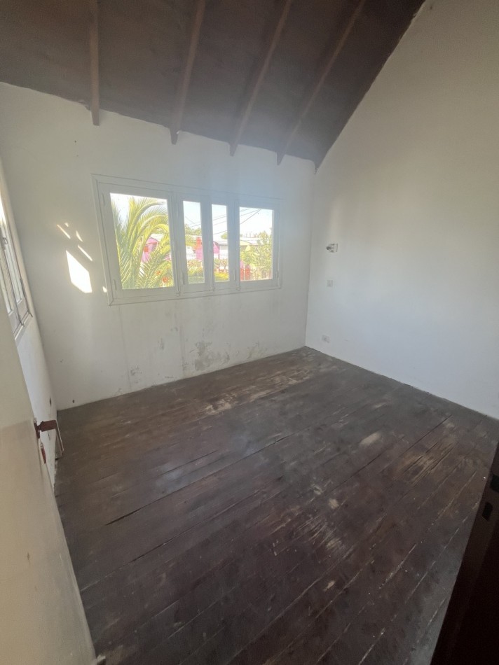 CASA EN VENTA EN SAN BERARDO 4 HABITACIONES GAS NATURAL CONECTADO CON DEPTO MONOAMBIENTE AL FRENTE