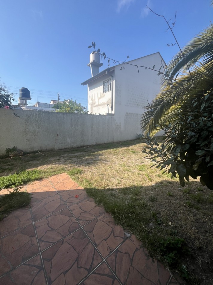 CASA EN VENTA EN SAN BERARDO 4 HABITACIONES GAS NATURAL CONECTADO CON DEPTO MONOAMBIENTE AL FRENTE