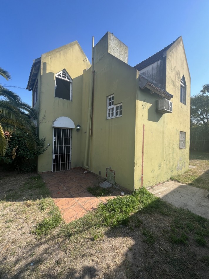 CASA EN VENTA EN SAN BERARDO 4 HABITACIONES GAS NATURAL CONECTADO CON DEPTO MONOAMBIENTE AL FRENTE