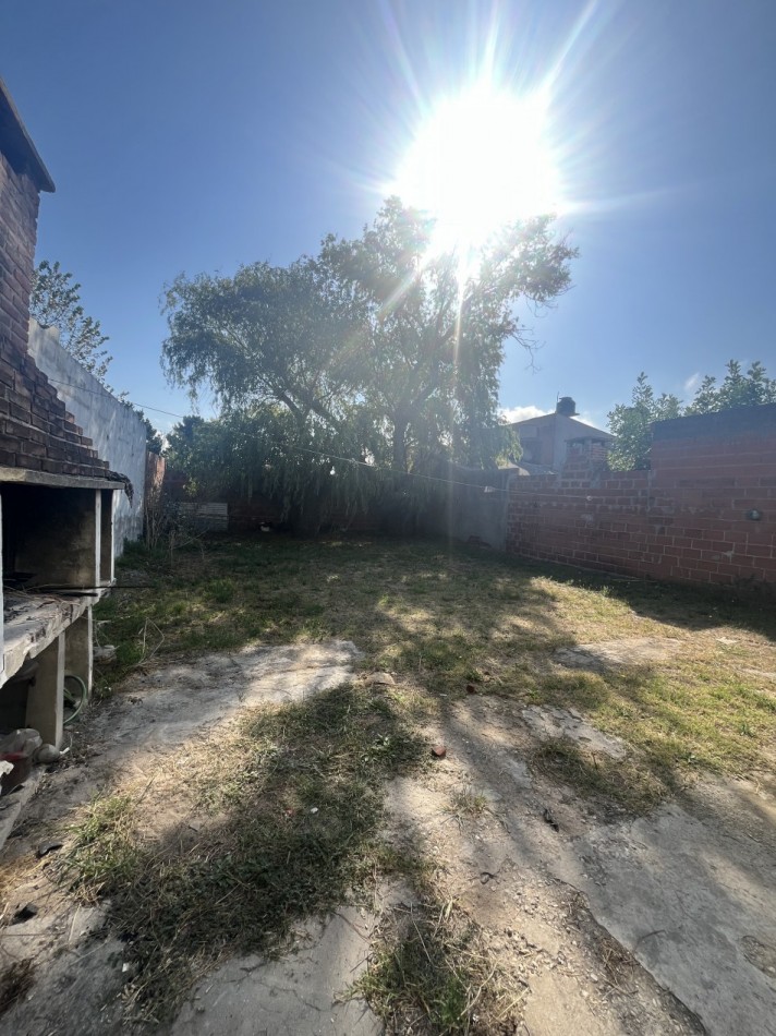 CASA EN VENTA EN SAN BERARDO 4 HABITACIONES GAS NATURAL CONECTADO CON DEPTO MONOAMBIENTE AL FRENTE