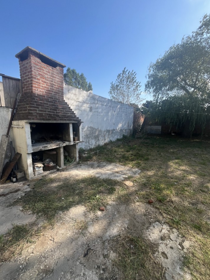 CASA EN VENTA EN SAN BERARDO 4 HABITACIONES GAS NATURAL CONECTADO CON DEPTO MONOAMBIENTE AL FRENTE